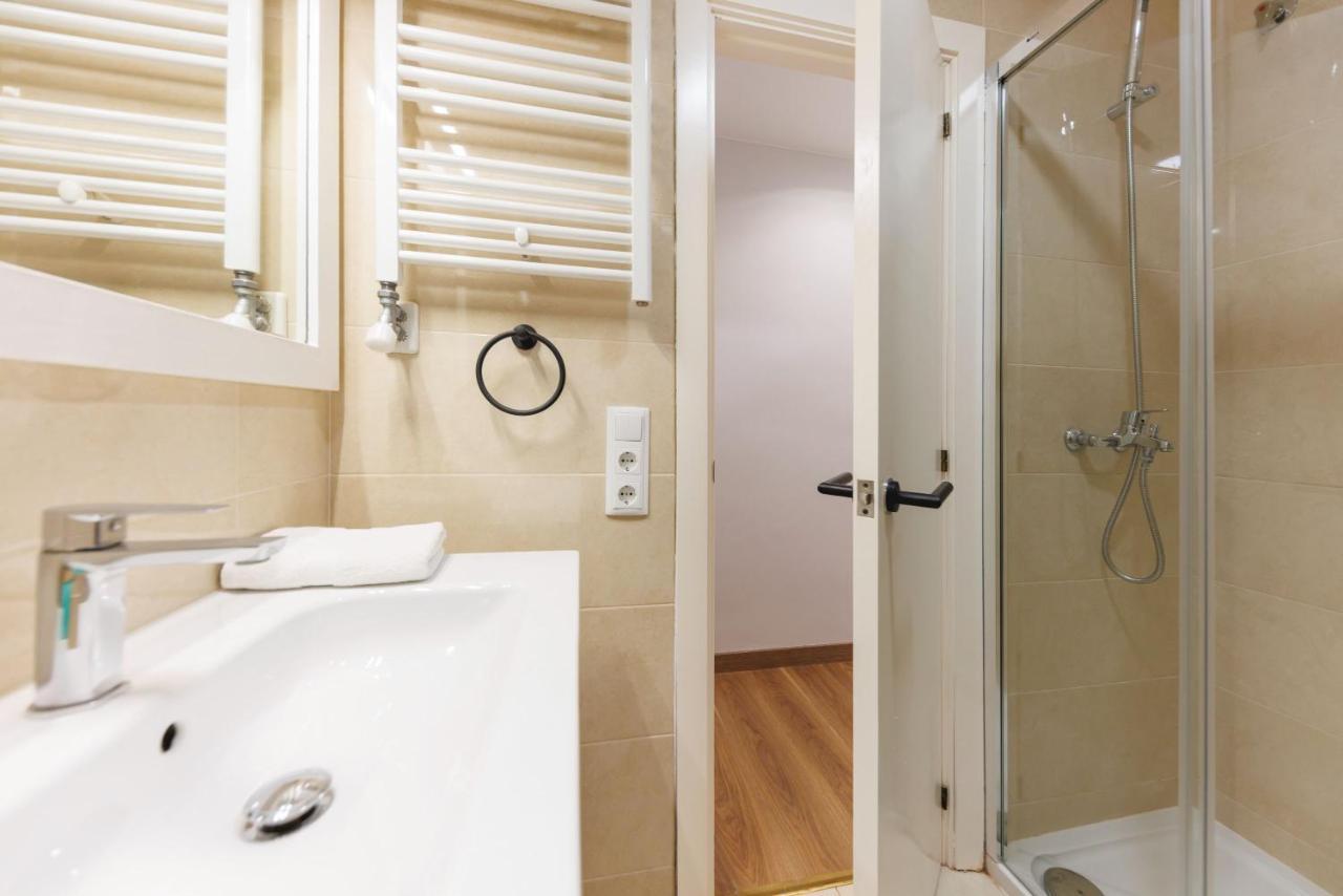 Bravissimo Figuerola, Spacious 3-Bedroom Apartment Girona Bagian luar foto