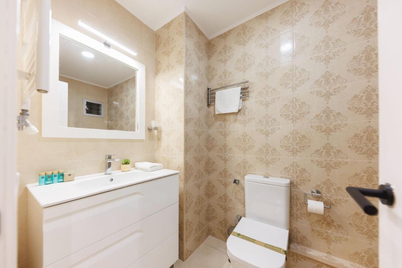 Bravissimo Figuerola, Spacious 3-Bedroom Apartment Girona Bagian luar foto