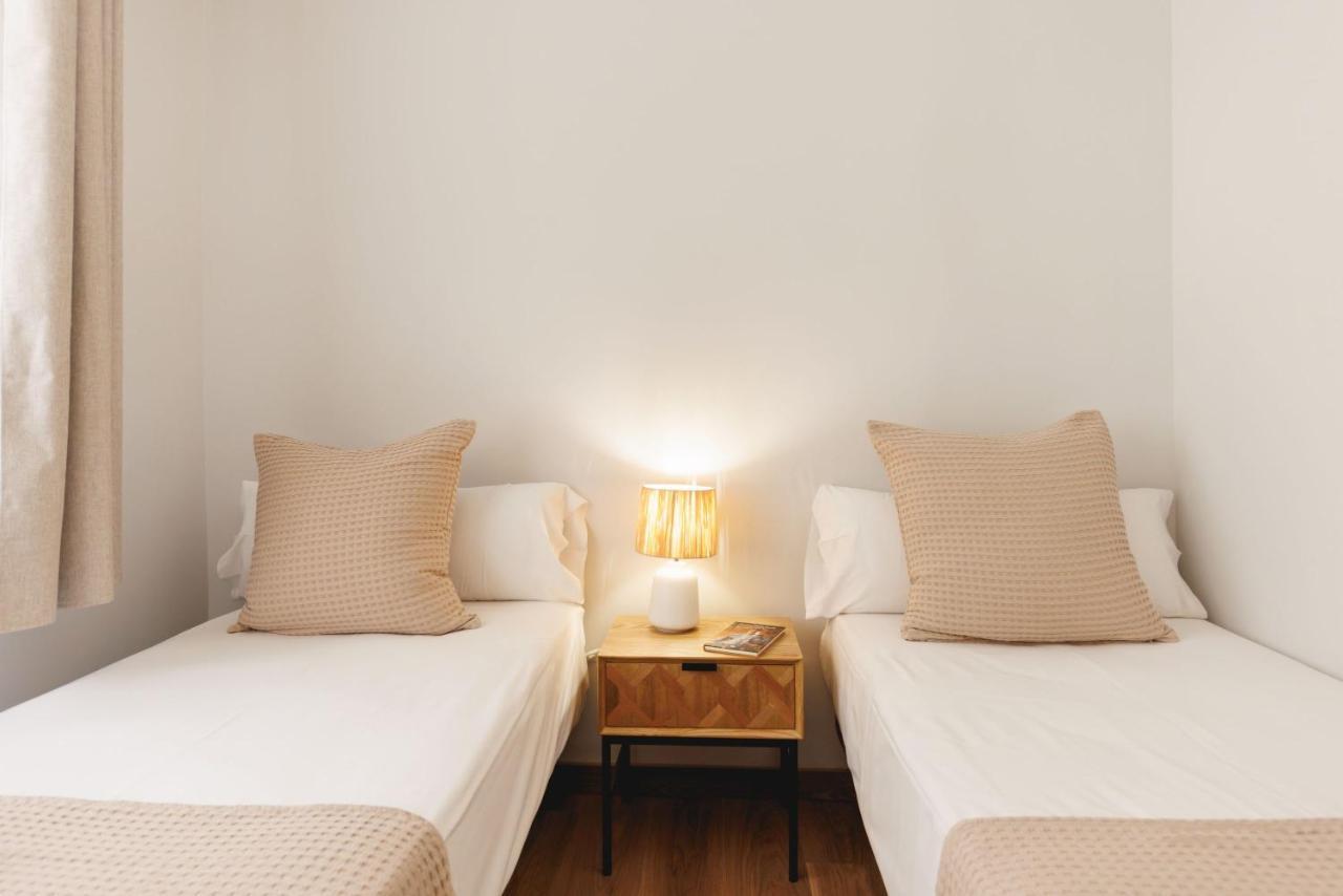 Bravissimo Figuerola, Spacious 3-Bedroom Apartment Girona Bagian luar foto