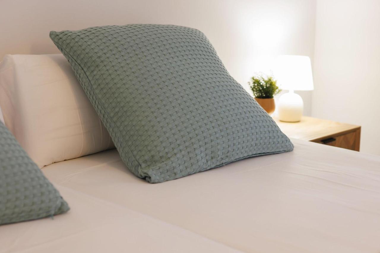 Bravissimo Figuerola, Spacious 3-Bedroom Apartment Girona Bagian luar foto